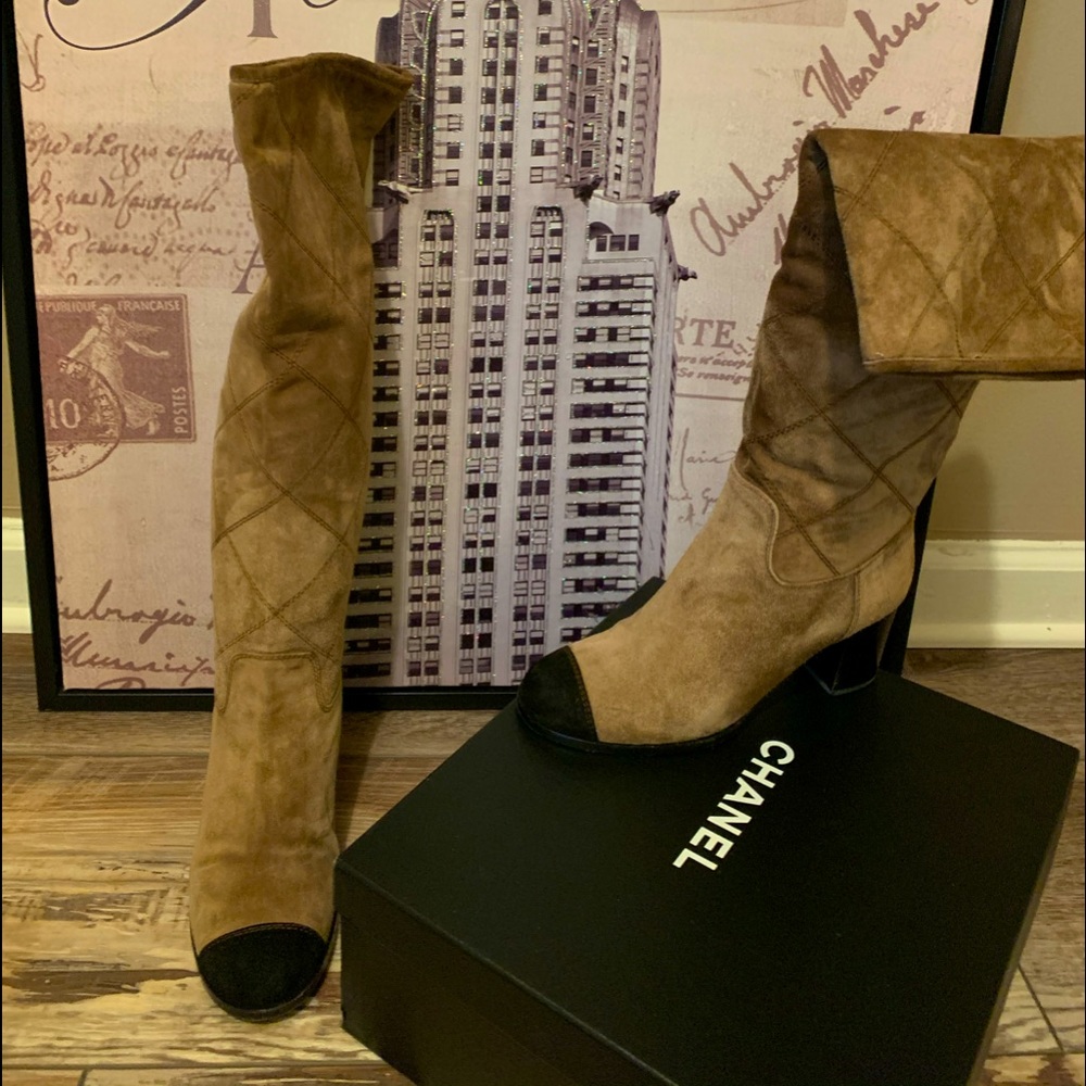 CHANEL SUEDE BOOT👢👢